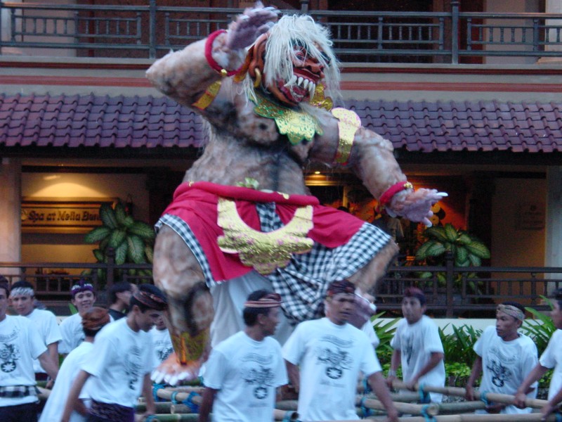 Oggo-Oggo an Nyepi 6.JPG - Photos of Bali, Indonesia in March 2001