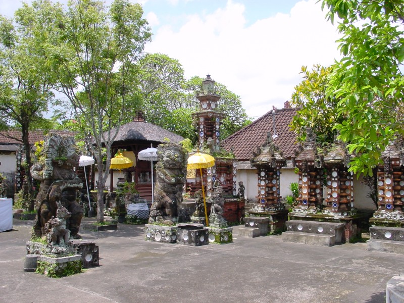 Palast Puri Anyar Haustempel 4.JPG - Photos of Bali, Indonesia in March 2001