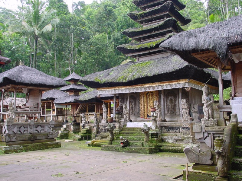 Tempel Kehen Shiva Meru.JPG - Photos of Bali, Indonesia in March 2001