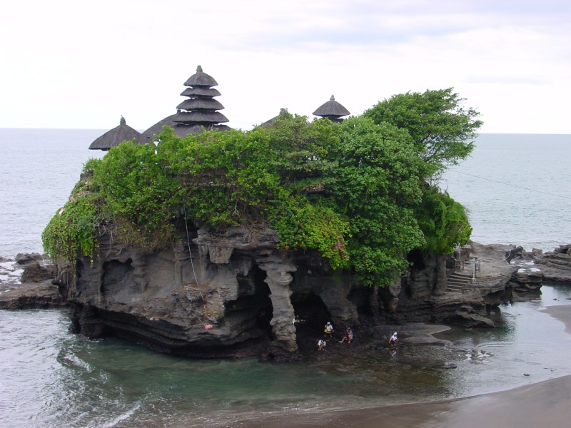 Tempel Tanah Lot 2.JPG - Photos of Bali, Indonesia in March 2001