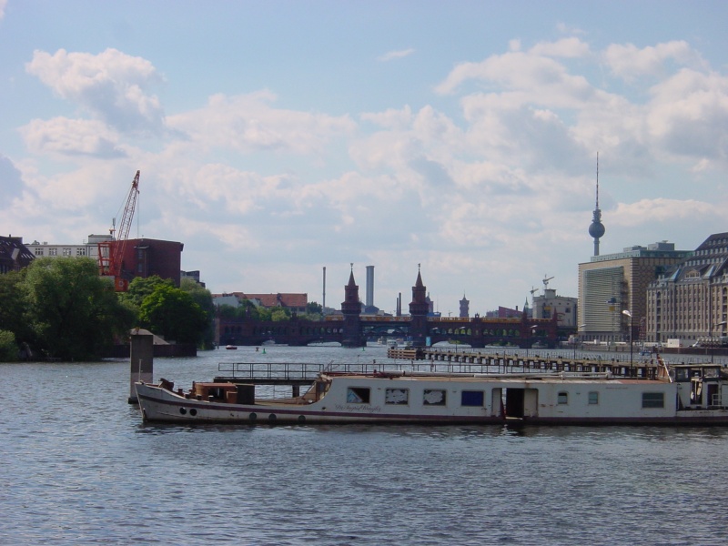 Blick auf Oberbaumbruecke Kreuzberg Spree.jpg -                                