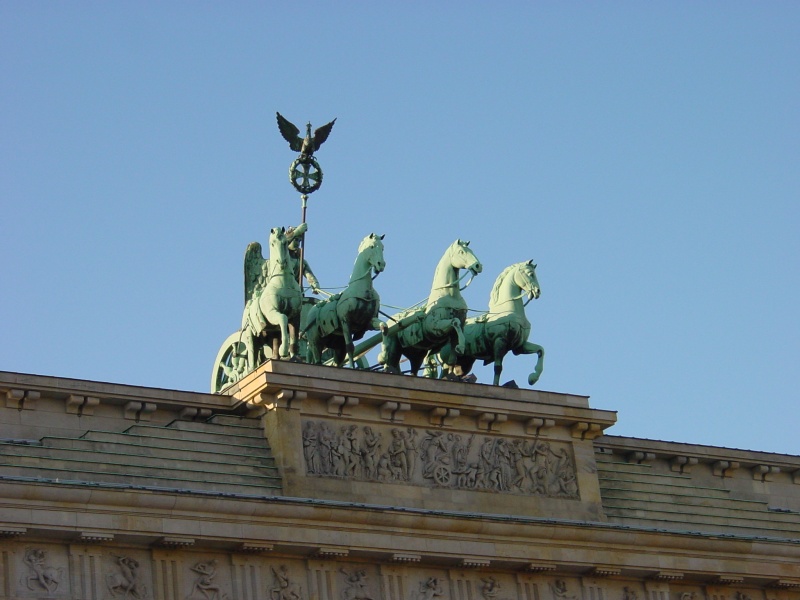 Brandenburger Tor Quadriga.JPG -                                