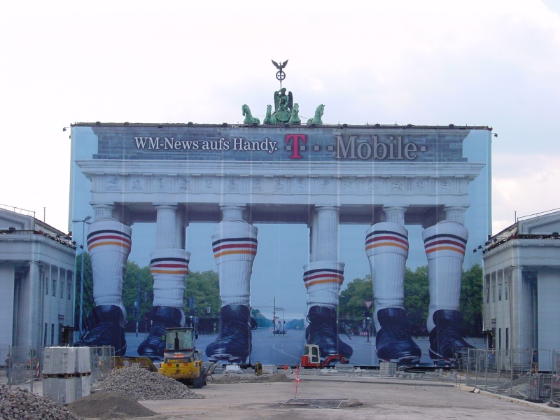 Brandenburger Tor verhuellt.jpg -                                