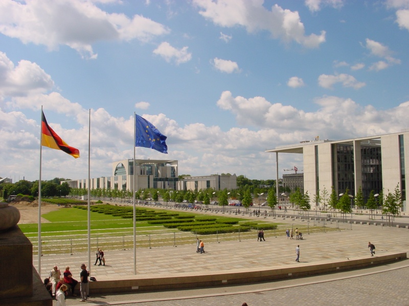 Bundeskanzleramt und Paul-Loebe-Haus.jpg -                                