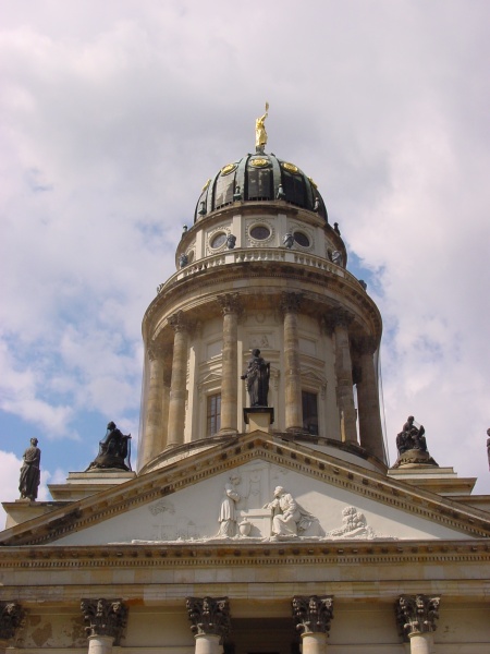 Gendarmenmarkt Berliner Dom nah.jpg -                                