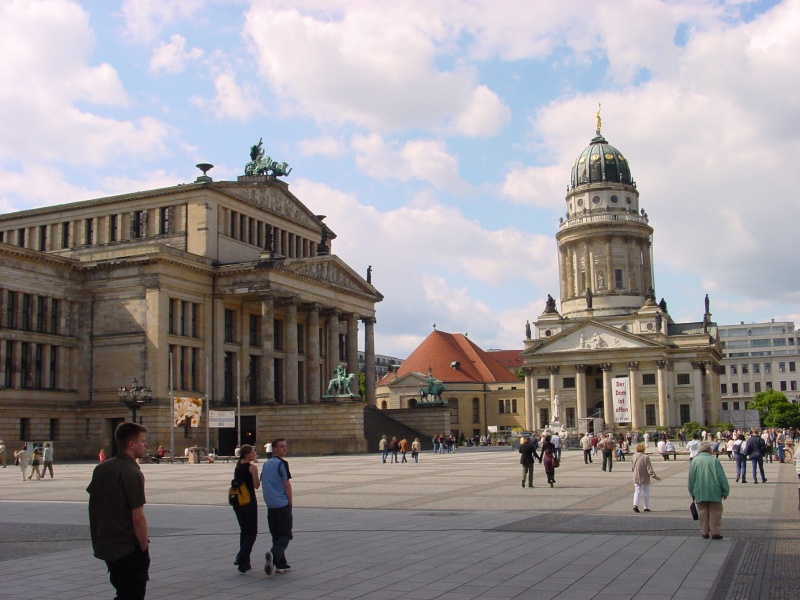 Gendarmenmarkt Schauspielhaus und Berliner Dom.jpg -                                