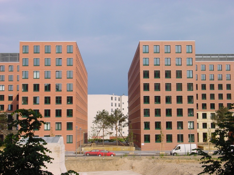 Potsdamer Platz Park Kolonnaden 2.jpg -                                