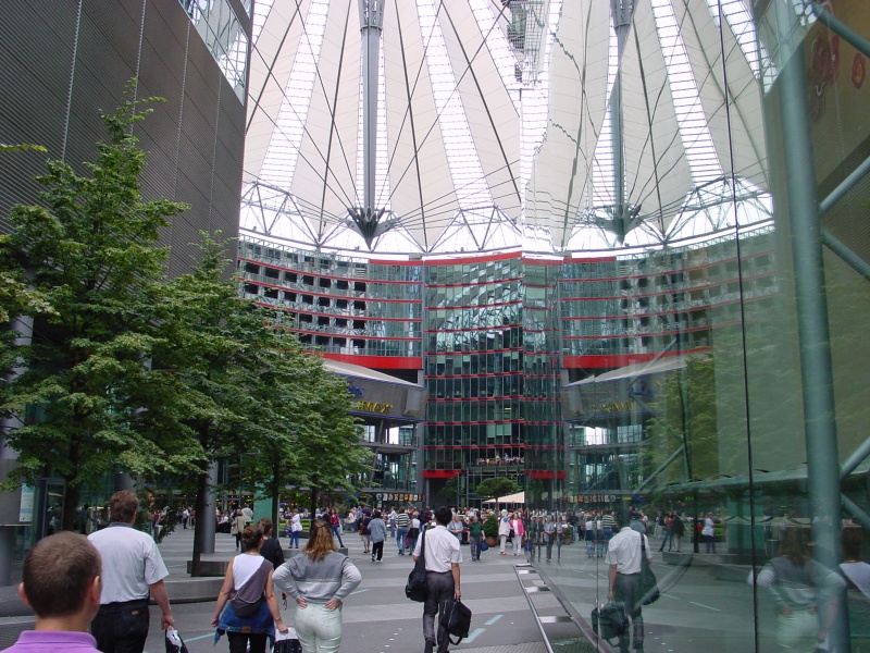 Potsdamer Platz Sony-Center Innenhof 1.JPG -                                