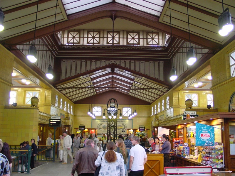 U-Bahnhof Wittenbergplatz innen 2.jpg -                                