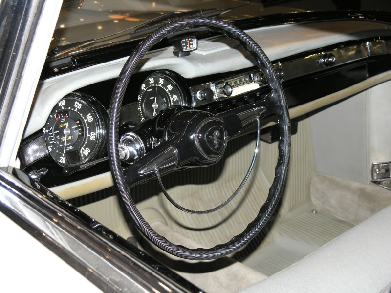 Lancia Flaminia 2.5 Berlina (Cockpit).JPG - OLYMPUS DIGITAL CAMERA         