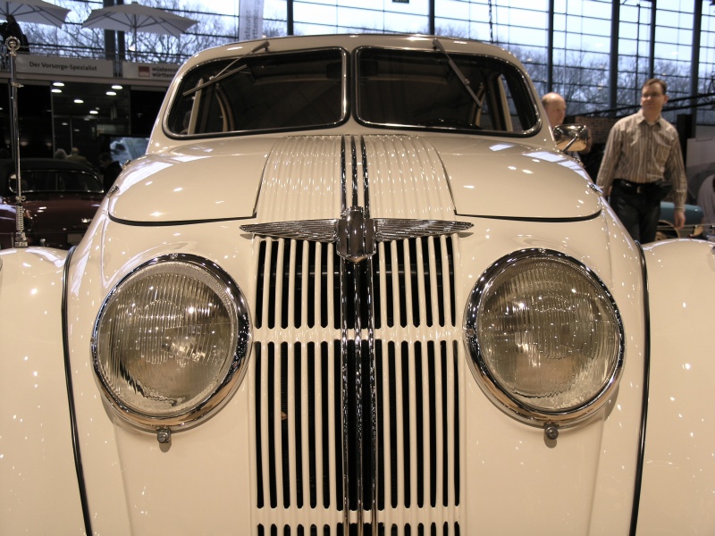 Adler 2,5 Liter Limousine Autobahn (vorne nah).JPG - OLYMPUS DIGITAL CAMERA         