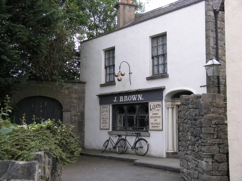 Bunratty Folk Park - Pfandleihe J. Brown.JPG - Photos of Ireland, in June 2005