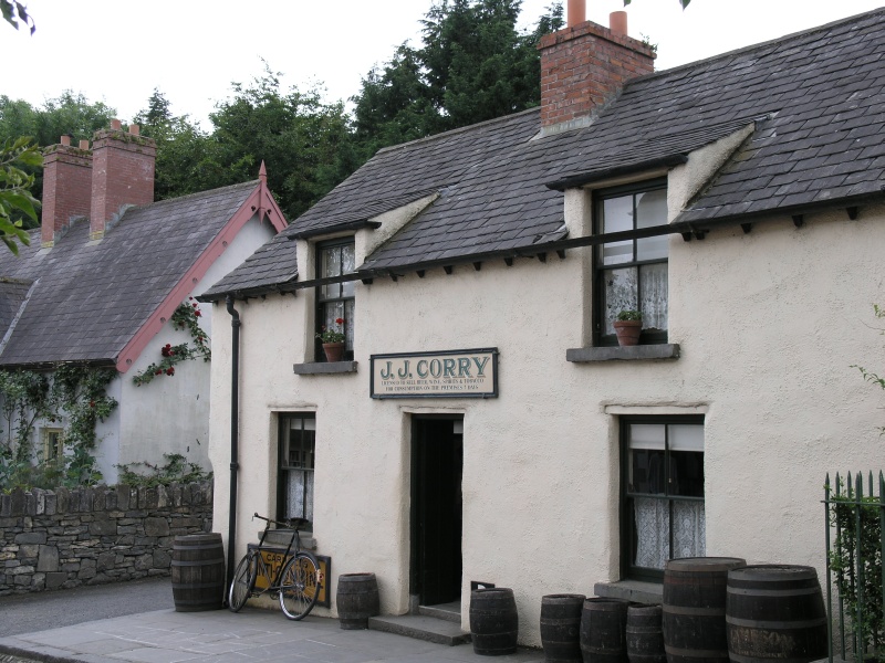 Bunratty Folk Park - Pub J.J. Corrys.JPG - Photos of Ireland, in June 2005