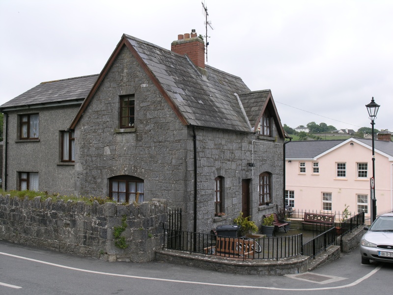 Cashel - Haus bei Rock of Cashel.JPG - Photos of Ireland, in June 2005