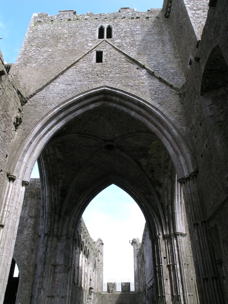 Cashel - Rock of Cashel Blick in Cathedral.JPG - Photos of Ireland, in June 2005
