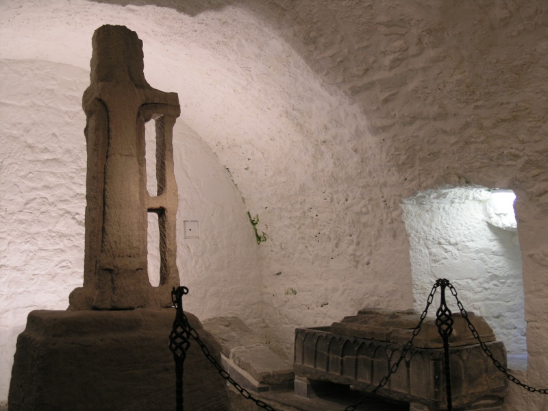 Cashel - Rock of Cashel St. Patricks's Cross in Hall of the Vicar's Choral.JPG - Photos of Ireland, in June 2005