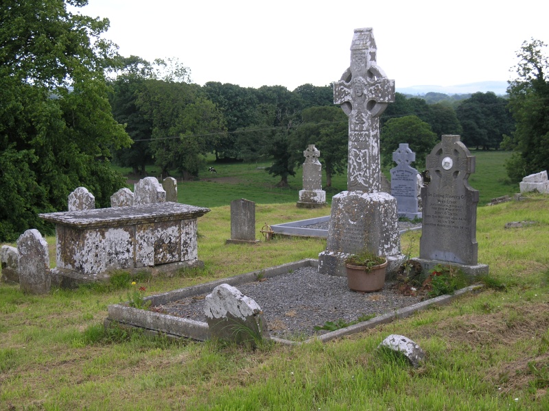 Kilross (Naehe) - Friedhof 5.JPG - Photos of Ireland, in June 2005