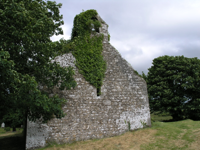 Lough Gur (Naehe) - Friedhof Kapelle aussen.JPG - Photos of Ireland, in June 2005