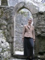 Blarney Castle - Birgit vor Torbogen 2