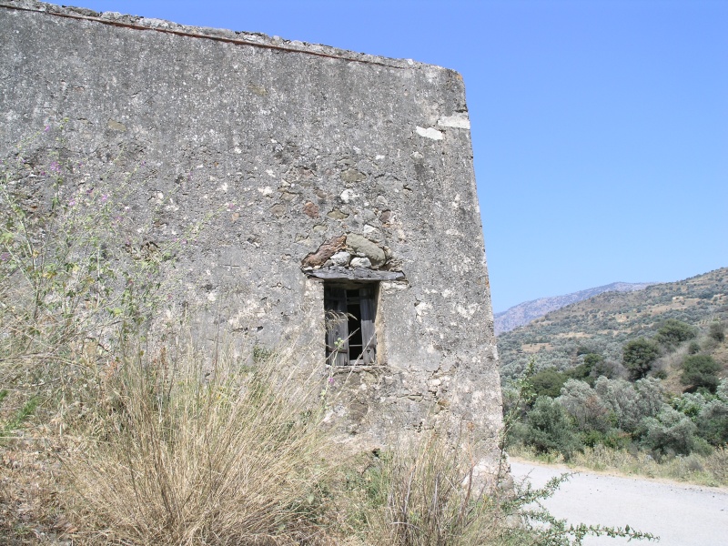 Amari-Becken - Unbekannte Ruine Fenster.JPG - OLYMPUS DIGITAL CAMERA         