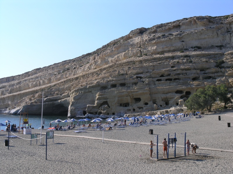 Matala - Strand mit Felswandhoehlen 1.JPG - OLYMPUS DIGITAL CAMERA         