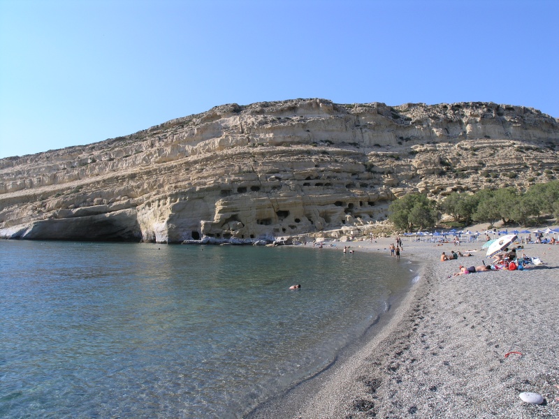 Matala - Strand mit Felswandhoehlen 2.JPG - OLYMPUS DIGITAL CAMERA         