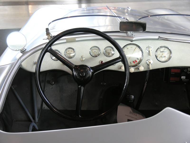 BMW 328 Berlin-Rom Touring Roadster (Cockpit).JPG - OLYMPUS DIGITAL CAMERA         