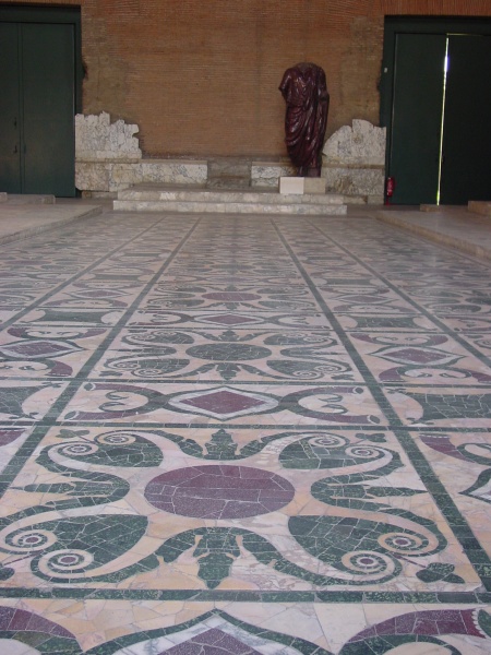 Forum Romanum - Curia.JPG -                                