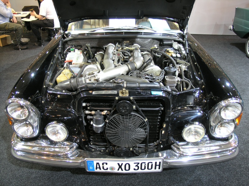 Mercedes 300 SEL 6,3 Motorraum.JPG - OLYMPUS DIGITAL CAMERA         