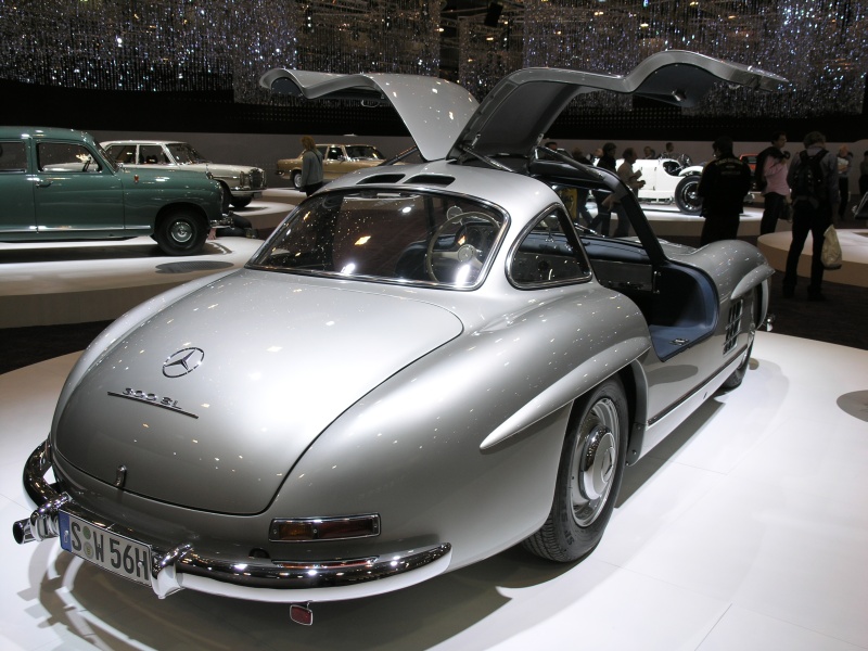 Mercedes 300 SL ('Fluegeltuerer') (Tueren offen, hinten).JPG - OLYMPUS DIGITAL CAMERA         