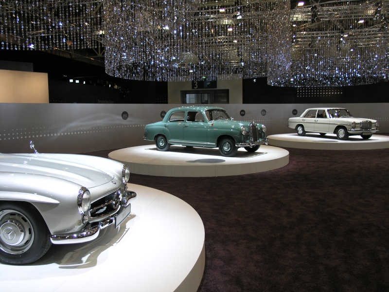 Mercedes-Ausstellungsraum.JPG - OLYMPUS DIGITAL CAMERA         