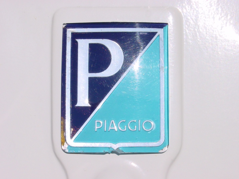 Vespa_GS4_Piaggo-Symbol.JPG -                                