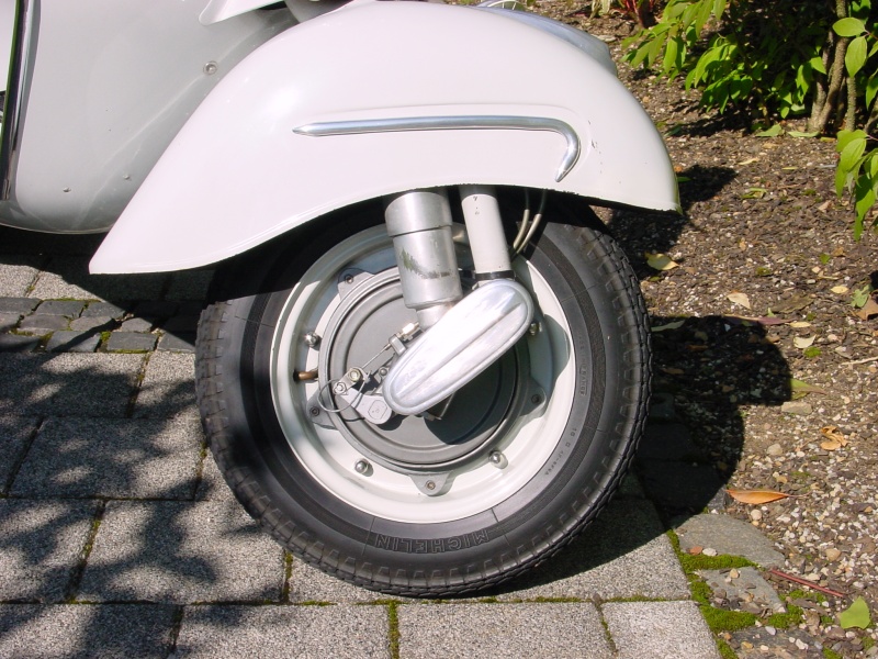 Vespa_GS4_Vorderrad_Seite_rechts.JPG -                                